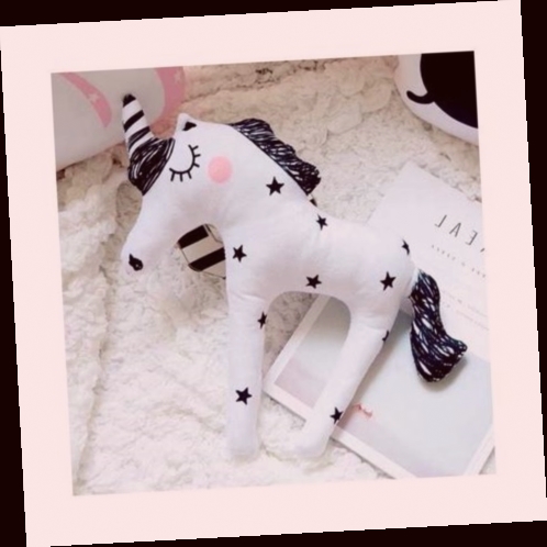 coussin fille licorne